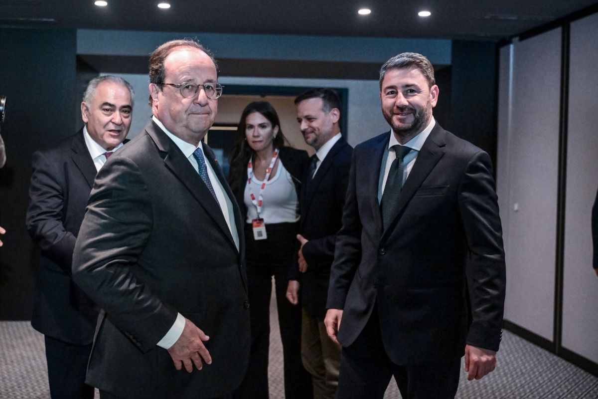 olland-androulakis-economist-backstage-2024.jpg olland-androulakis-economist-backstage-2024.jpg
