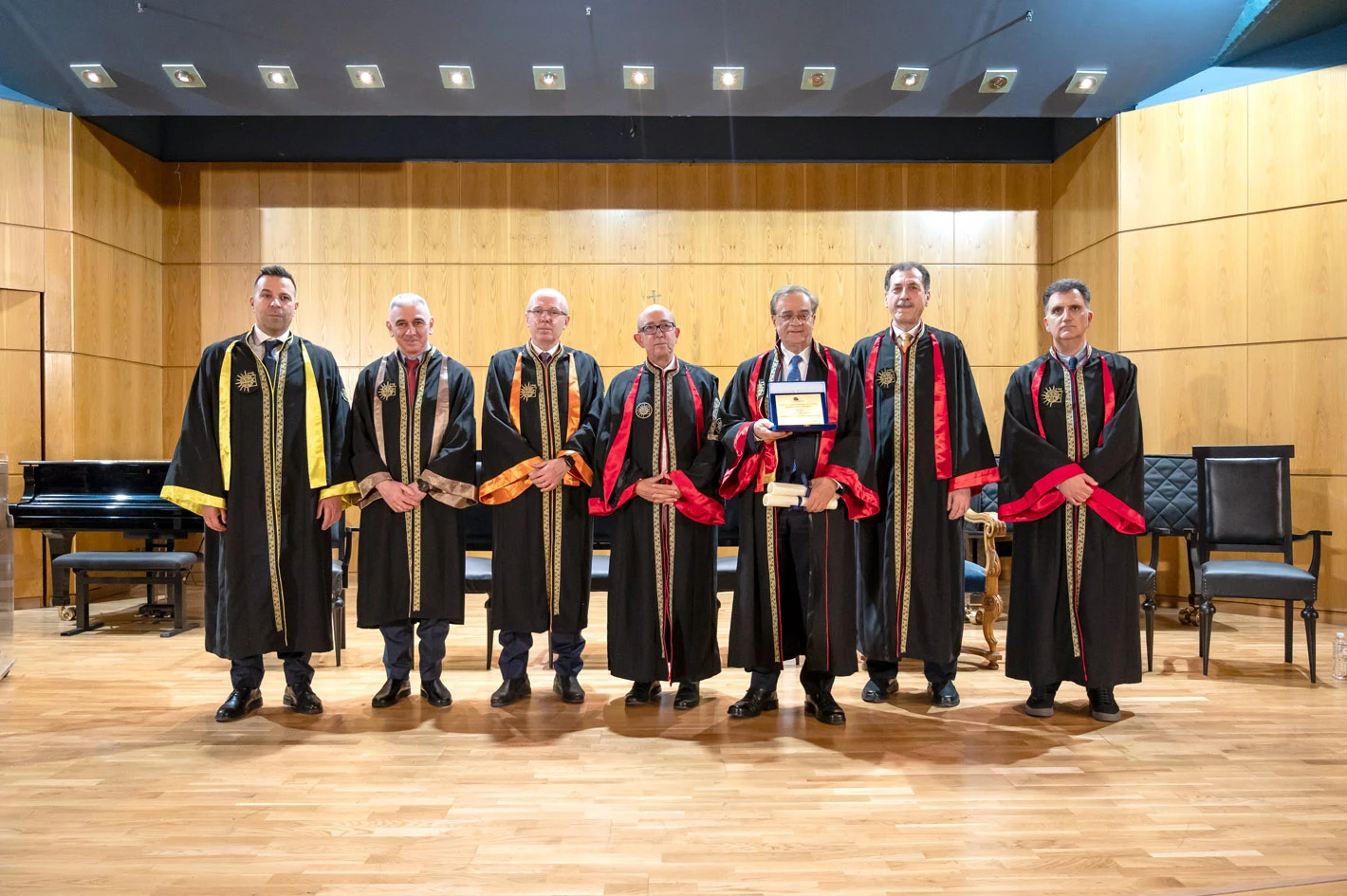 Επίτιμος Διδάκτορας του Τμήματος Οικονομικών Επιστημών της Σχολής Οικονομικών και Περιφερειακών Σπουδών, του Πανεπιστημίου Μακεδονίας, αναγορεύθηκε ο πρόεδρος του δ.σ. της Εθνικής Τράπεζας και πρόεδρος της Ελληνικής Ένωσης Τραπεζών, Γκίκας Α. Χαρδούβελης Επίτιμος Διδάκτορας του Τμήματος Οικονομικών Επιστημών της Σχολής Οικονομικών και Περιφερειακών Σπουδών, του Πανεπιστημίου Μακεδονίας, αναγορεύθηκε ο πρόεδρος του δ.σ. της Εθνικής Τράπεζας και πρόεδρος της Ελληνικής Ένωσης Τραπεζών, Γκίκας Α. Χαρδούβελης