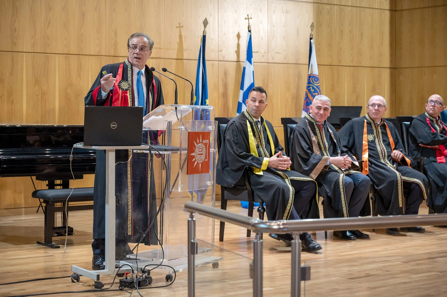 «Οικονομία και Χρηματοοικονομικό Σύστημα στην εποχή Τραμπ» ήταν ο τίτλος της ομιλίας του κ. Χαρδούβελη, κατά την τελετή αναγόρευσής του «Οικονομία και Χρηματοοικονομικό Σύστημα στην εποχή Τραμπ» ήταν ο τίτλος της ομιλίας του κ. Χαρδούβελη, κατά την τελετή αναγόρευσής του