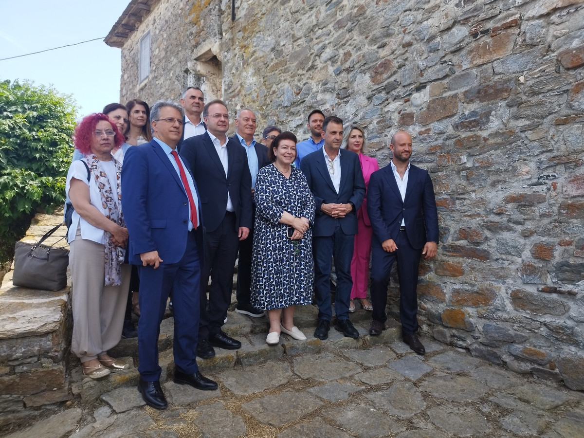 ouranoupoli-pyrgos-mendoni1.jpg ouranoupoli-pyrgos-mendoni1.jpg