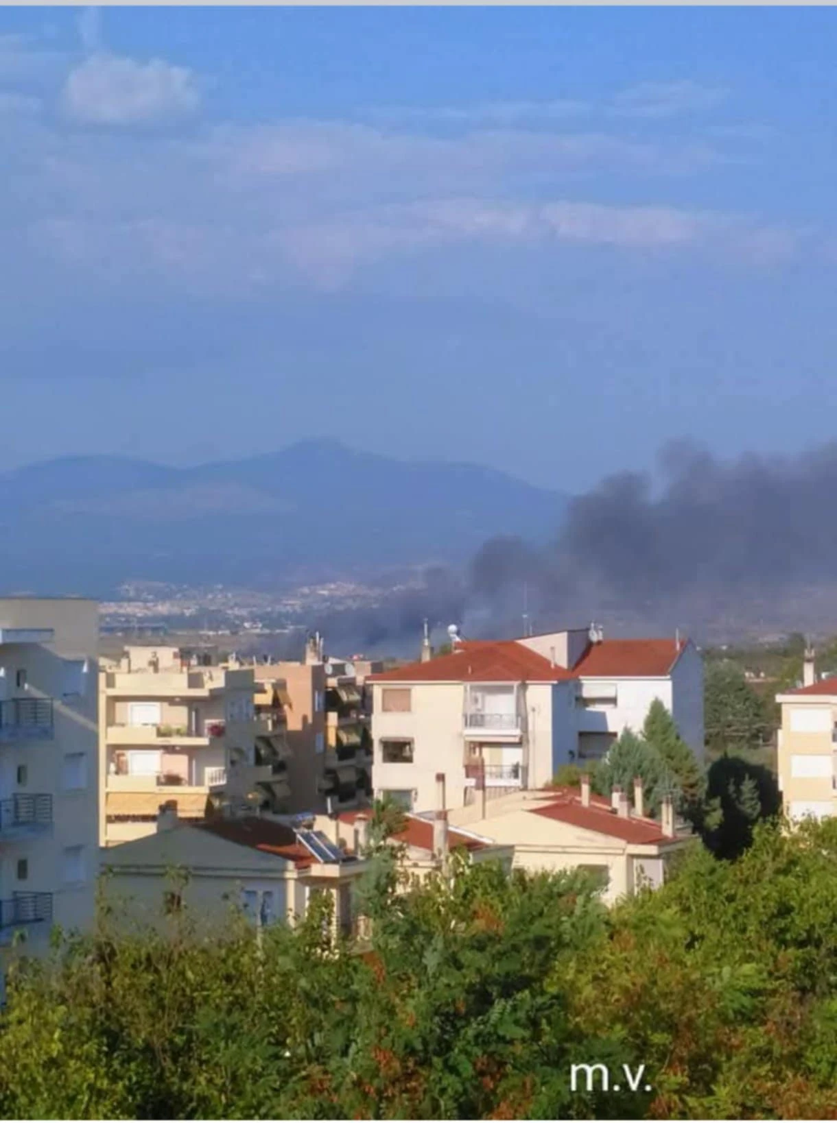 Μαύρος καπνός από φωτιά στα Τσαΐρια το 2018, φωτογραφία της Μαρουτσέλλας Βασιλειάδου Μαύρος καπνός από φωτιά στα Τσαΐρια το 2018, φωτογραφία της Μαρουτσέλλας Βασιλειάδου