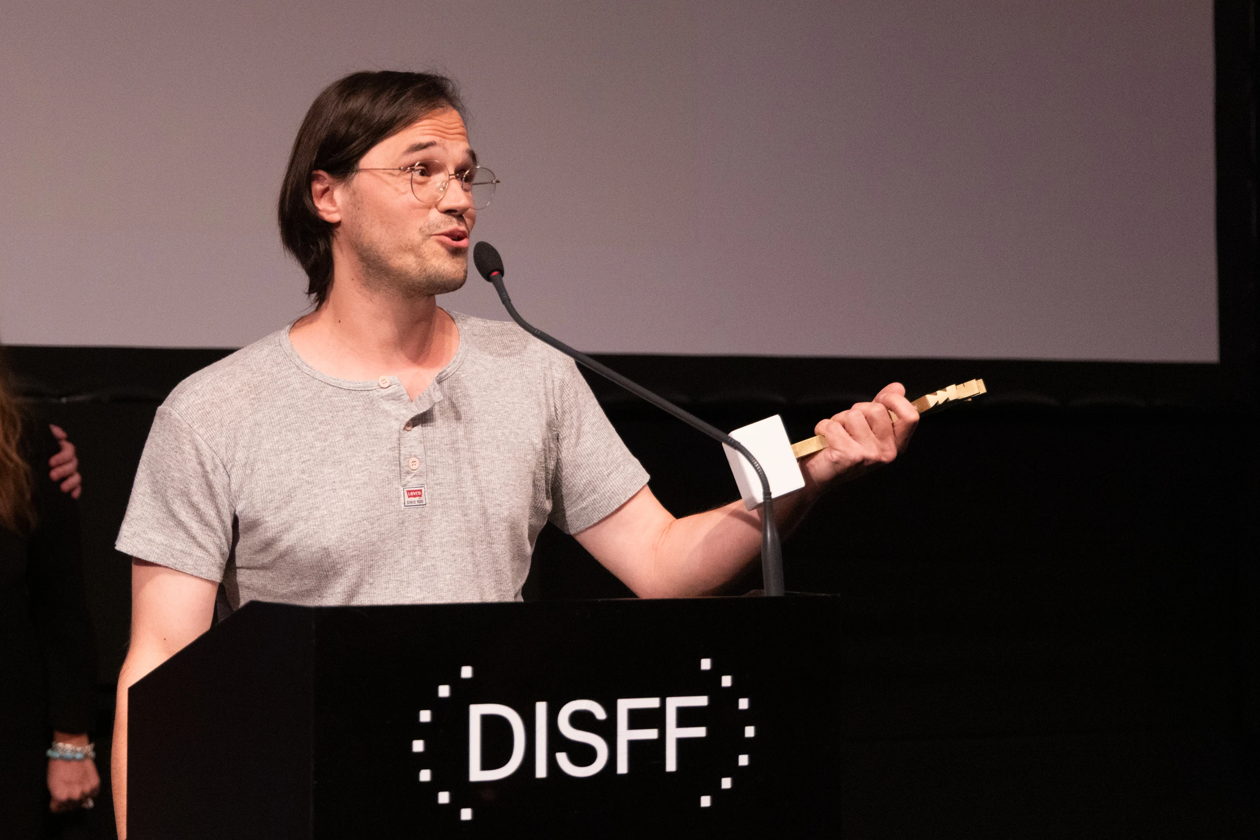 disff-ceremony-winner.jpg?v=0 disff-ceremony-winner.jpg?v=0