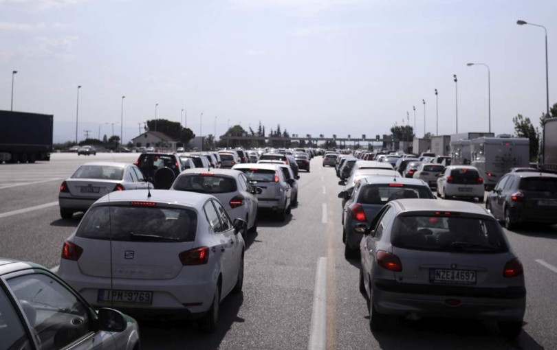 Θεσσαλονίκη: Ουρές χιλιομέτρων και μεγάλες καθυστερήσεις στα διόδια Μαλγάρων - Κλειστή μία λωρίδα