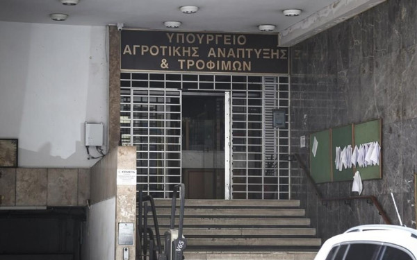 Παρατείνεται η υλοποίηση των ενταγμένων πράξεων στις Δράσεις 4.2.1 και 4.2.2 στήριξης στο εμπόριο