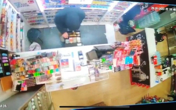 «Επιδημία» ληστειών στη Θεσσαλονίκη: Βίντεο ντοκουμέντο με ληστές να απειλούν με μαχαίρι υπαλλήλους 