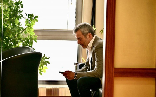 Θεσσαλονίκη: Η διάλυση της παράταξης Ζέρβα, η έρευνα για το σκάνδαλο με τα “σπιτάκια” και ο απλήρωτος λογαριασμός που άλλαξε δέκα αστικά δρομολόγια. Γράφει ο Σαλονικιός