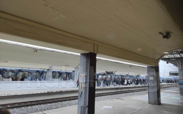 Θεσσαλονίκη: Ακινητοποιήθηκε τρένο με προορισμό την Αθήνα για 2,5 ώρες (φωτ.)