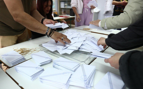 Δημοσκόπηση MRB: Στο 30,2% η ΝΔ με προβάδισμα 16,2 μονάδων από το ΠΑΣΟΚ - Τρίτη η Πλεύση Ελευθερίας