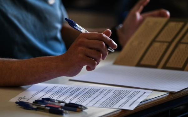 Πανελλαδικές 2023: Επιστροφή για τους υποψήφιους των ΓΕΛ - Διαγωνίζονται σήμερα σε Αρχαία, Μαθηματικά και Βιολογία