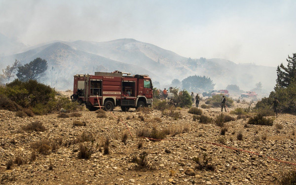 Πυρκαγιά και στην Πρέβεζα – Μήνυμα από το 112 για εκκένωση της περιοχής Γυμνότοπος