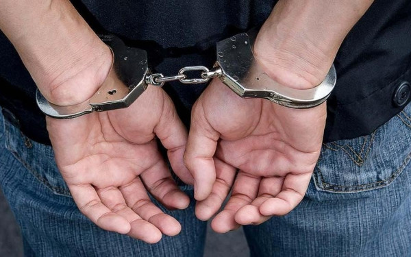 Θεσσαλονίκη: Χειροπέδες σε 44χρονο για ξυλοδαρμό 26χρονης συγγενή του