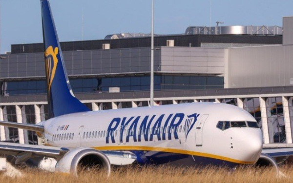 Η Ryanair επενδύει 300 εκατ. δολ. για νέα βάση στα Τίρανα