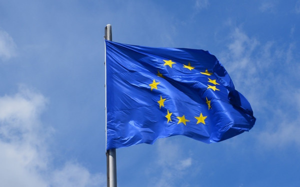 ΕΕ: Ζητά να αποσυρθούν οι αμερικανικές κυρώσεις εναντίον δικαστών του Διεθνούς Ποινικού Δικαστηρίου