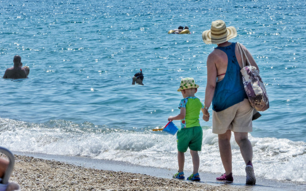 Διακοπές για τους Έλληνες παρά την ακρίβεια - Οι προτιμήσεις του καλοκαιριού σύμφωνα με την Ferryscanner