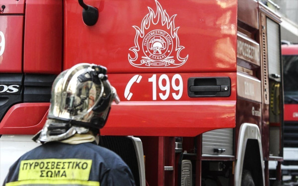 Ηράκλειο: Μεγάλη φωτιά μέσα στα ενετικά τείχη, στο κέντρο της πόλης