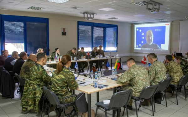 ΠΑΣΟΚ-ΚΙΝΑΛ: Επικοινωνιακό τέχνασμα κόβει εφάπαξ και σύνταξη των στρατιωτικών