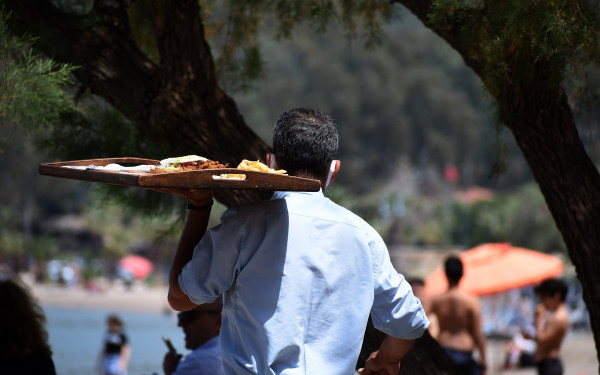 Βόρεια Ελλάδα: Πάνω από 15.000 κενές θέσεις εργασίας σε τουρισμό, εστίαση και πρωτογενή τομέα
