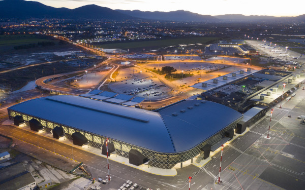 Fraport: Θετικές οι προοπτικές της τουριστικής σεζόν για τη Θεσσαλονίκη – Το σταυροδρόμι ευκαιριών και το στρατηγικό σχέδιο