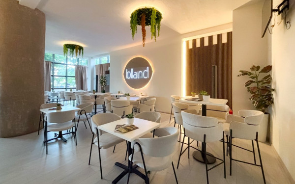 Bland Café Bar: Ποιότητα, γεύση και διασκέδαση στα Βασιλικά Θεσσαλονίκης
