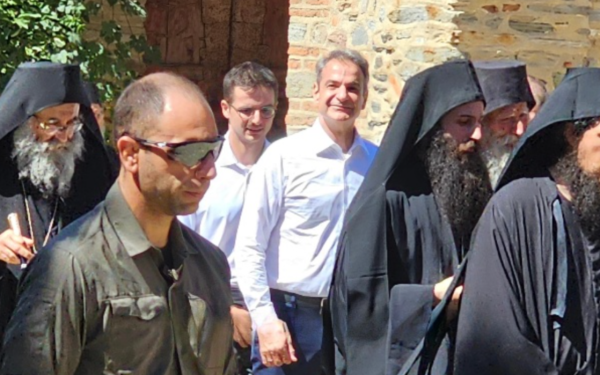 Άγιο Όρος: Στις Ιερές Μονές Ιβήρων και Βατοπαιδίου ο πρωθυπουργός