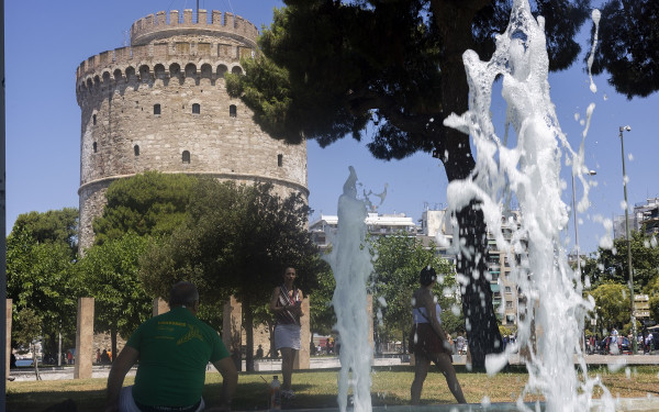 Στο κόκκινο ο υδράργυρος από την Κυριακή - Πάνω από 40 βαθμούς Κελσίου η χώρα