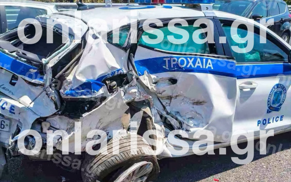 Σοβαρό τροχαίο στην Λάρισα: Αγροτικό έπεσε πάνω σε περιπολικό - Στο νοσοκομείο οι δύο αστυνομικοί