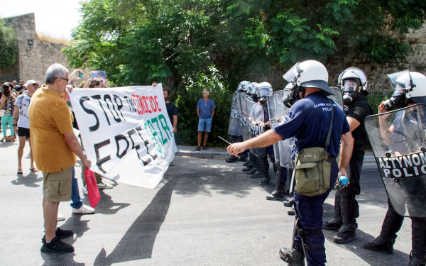 ΚΚΕ: Η κυβέρνηση αναλαμβάνει τεράστια ευθύνη για την άθλια προσπάθεια να κολλήσει τη ρετσινιά του «αντισημιτισμού» στις εκδηλώσεις αλληλεγγύης