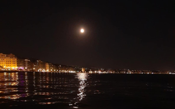 Θεσσαλονίκη: Πόσοι επισκέφθηκαν τον Λευκό Πύργο και το Μουσείο Βυζαντινού Πολιτισμού για την Αυγουστιάτικη Πανσέληνο