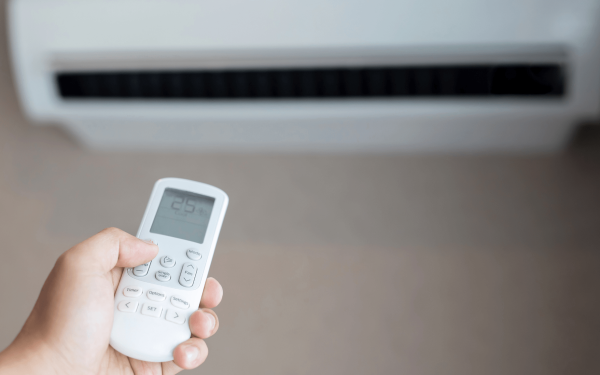 Ρεύμα: Χαμηλό βαρομετρικό στα… πορτοφόλια φέρνουν τα κλιματιστικά - Γιατί καίνε τα τιμολόγια