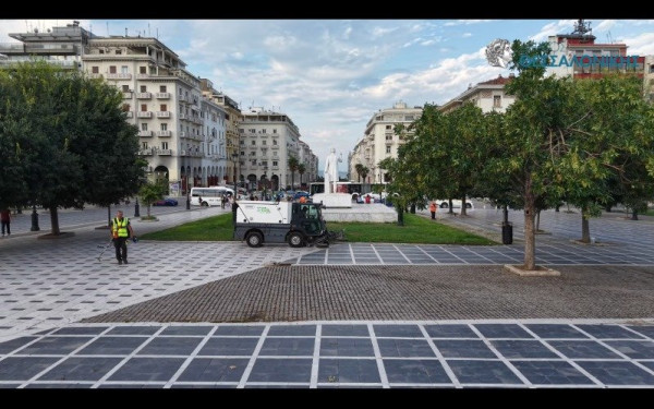 Θεσσαλονίκη: «Λαμπίκο» η Αριστοτέλους - Μεγάλη επιχείρηση καθαριότητας στην καρδιά της πόλης (βίντεο)