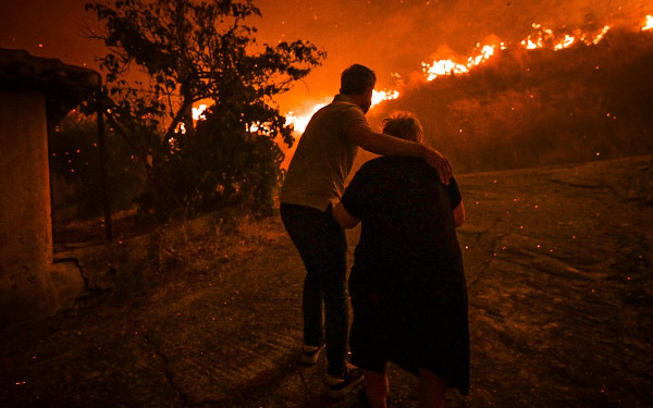 Φωτιά στην Ηλεία: Εκκενώνεται η Ηράκλεια - Δραματικές σκηνές (βίντεο)
