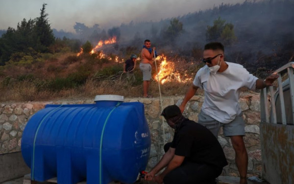 Τουρκία: Πύρινος εφιάλτης στην επαρχία Τσανάκαλε - Πάνω από 2.000 άνθρωποι εγκατέλειψαν τα σπίτια τους (βίντεο)