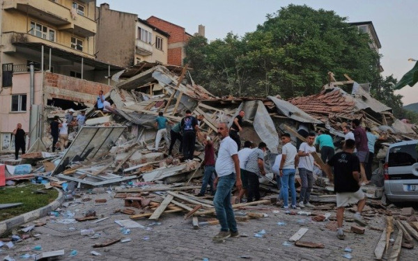 Τουρκία: Ένας νεκρός και 29 τραυματίες από τον σεισμό 6,1 Ρίχτερ - Τουλάχιστον 16 κτήρια κατέρρευσαν (βίντεο)