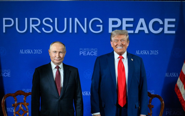 Η σκληρή διαπραγμάτευση στην Αλάσκα του Τραμπ με τον Πούτιν - Τα 15 δευτερόλεπτα της ιστορικής χειραψίας - Οι λεπτομέρειες της συνόδου (βίντεο)