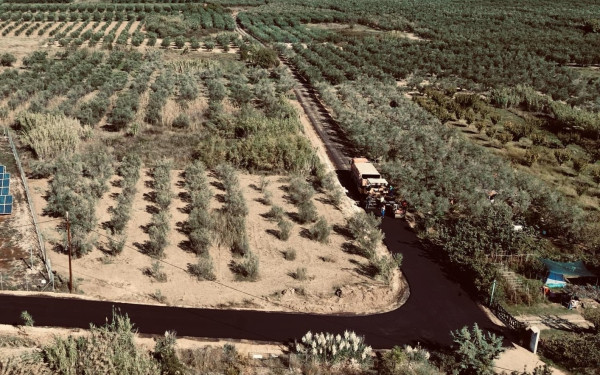 Χαλκιδική: Ολοκληρώνεται η ασφαλτόστρωση σε αγροτικό δρόμο στην Ορμύλια
