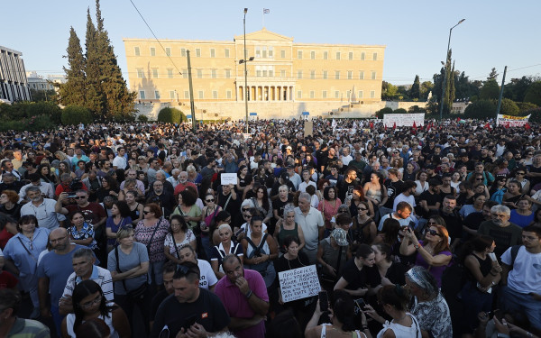 Αθήνα: Μεγάλη συγκέντρωση στο Σύνταγμα για τα Τέμπη - Δείτε φωτογραφίες