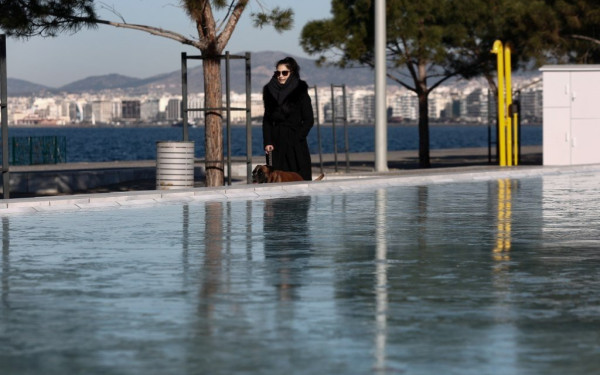Καιρός: Τσουχτερό κρύο με χαμηλές θερμοκρασίες, θυελλώδεις ανέμους και παγετό