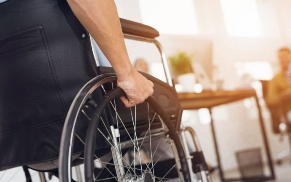Ο Δήμος Θεσσαλονίκης συνεχίζει το πρόγραμμα μεταφοράς ΑμεΑ «ΑΙΝΕΙΑΣ»