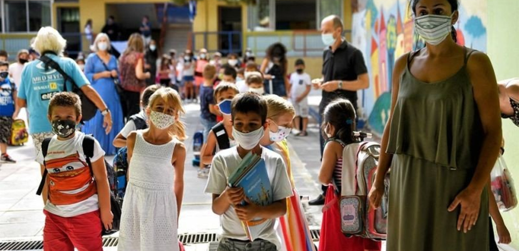 Μελέτη για σχολεία και πανεπιστήμια: Καθημερινός έλεγχος και όχι καραντίνα για τις επαφές κρουσμάτων  
