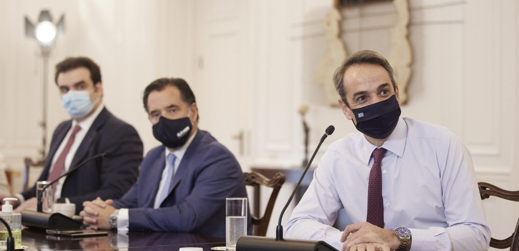Οικονομία, ακρίβεια και ιατρική περίθαλψη ταλανίζουν τους πολίτες - Τι δείχνει δημοσκόπηση της Metron Analysis (φωτ.)
