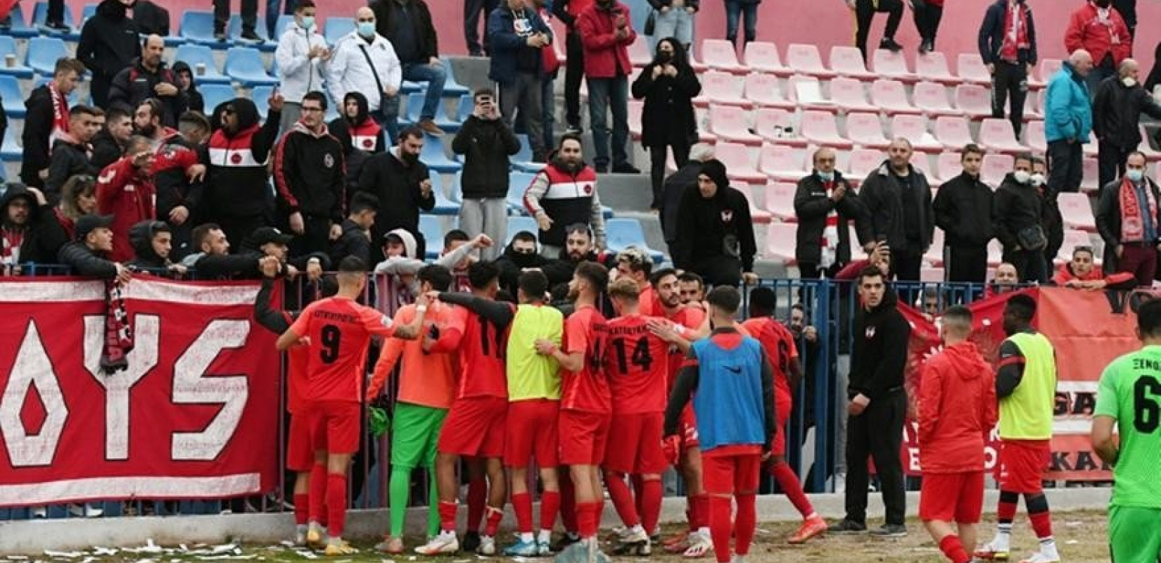 Super League 2: Οι οπαδοί του Ολυμπιακού Βόλου ζητούν από τους παίκτες να σεβαστούν την Καβάλα