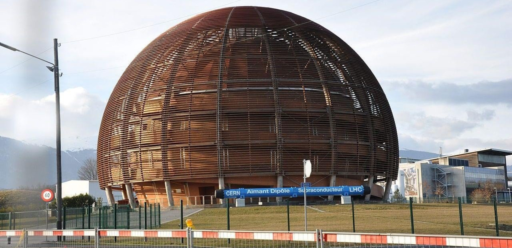 Πόλεμος στην Ουκρανία: Το CERN σταματά τη συνεργασία με τη Ρωσία