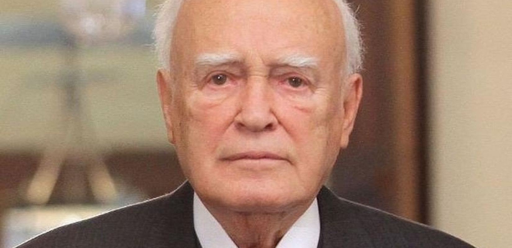 Την Τετάρτη στο Παγκράτι η εξόδιος ακολουθία του Κάρολου Παπούλια, την Πέμπτη στα Ιωάννινα η ταφή του