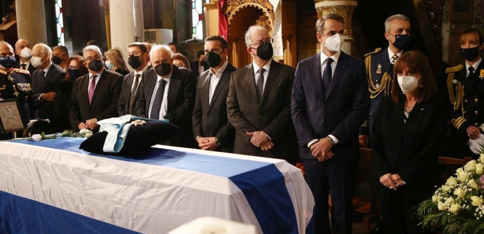 Ύστατο χαίρε στον Κάρολο Παπούλια - Αύριο στα Ιωάννινα η ταφή του (βίντεο-φωτ.)