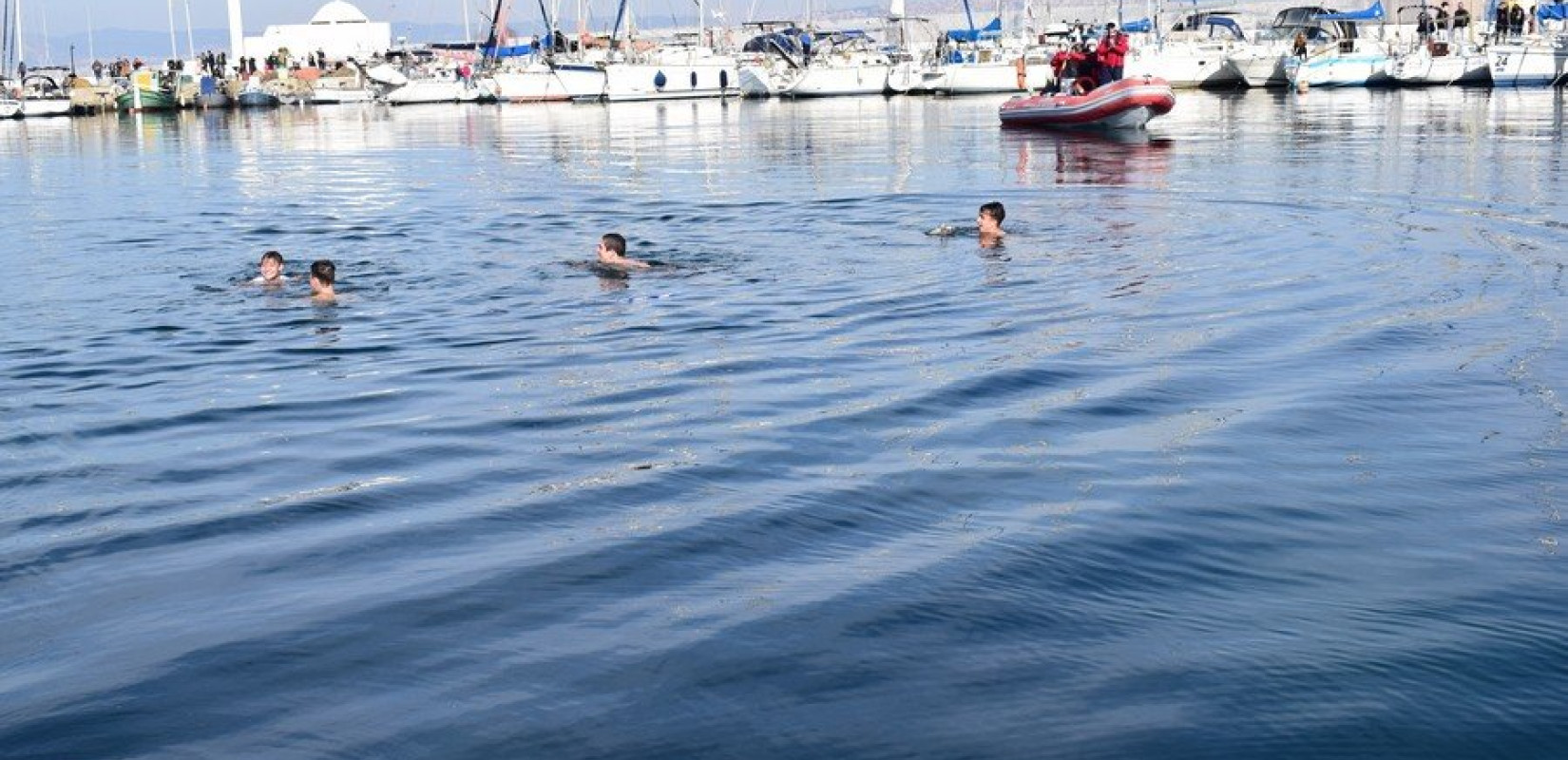 Αγιασμός των Υδάτων σε όλο το παραλιακό μέτωπο στην Καλαμαριά (φωτ.)