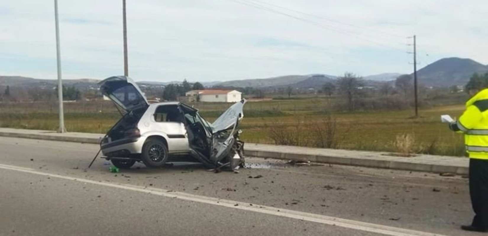 Κοζάνη: Αυτοκίνητο άρπαξε φωτιά μετά από πρόσκρουση σε διάζωμα στην Εγνατία Οδό