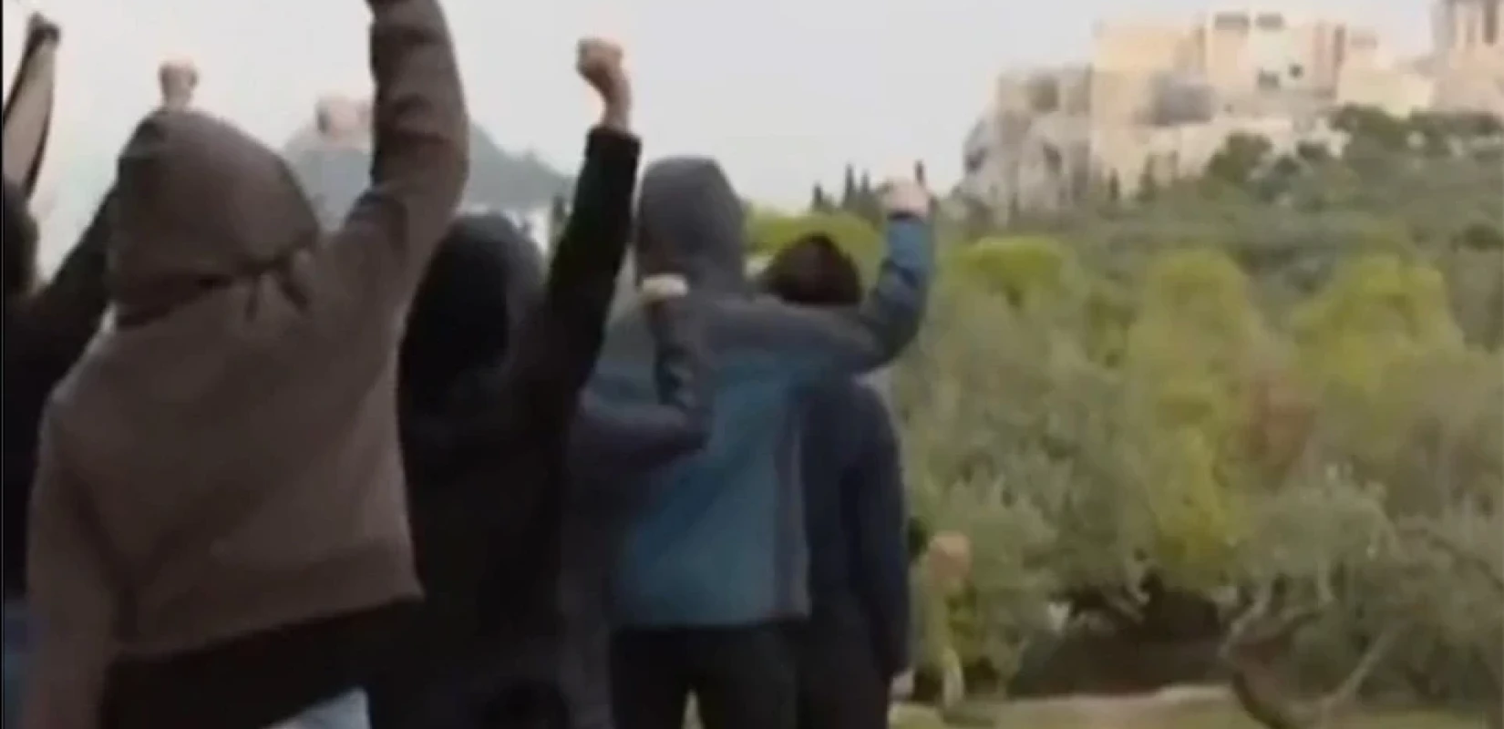 Θύελλα για την ταινία «Ξεπαρθενών» - Γύρισαν σκηνές σεξ στην Ακρόπολη (βίντεο)