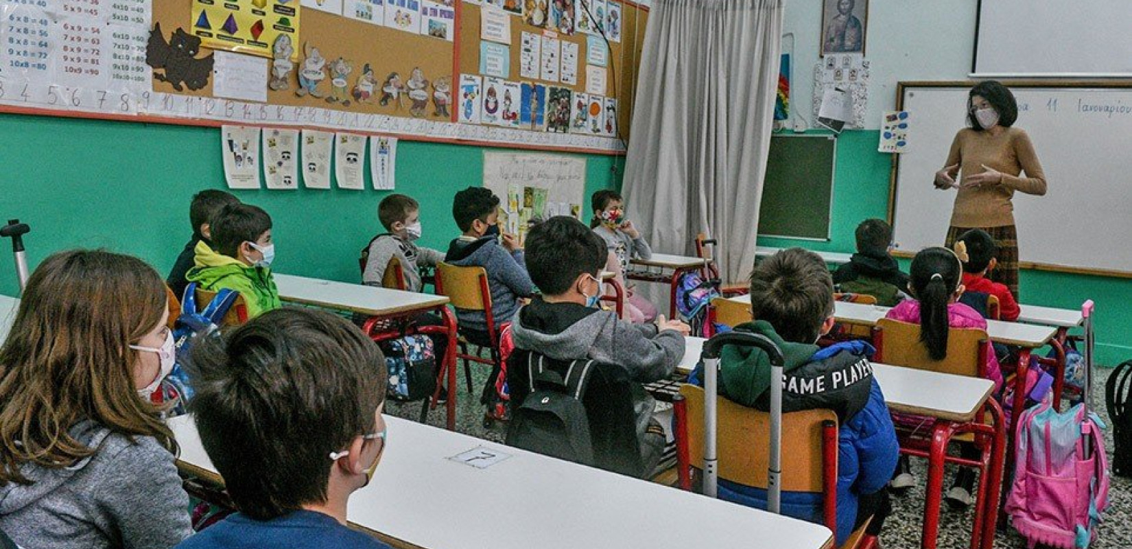 Η επιστροφή στα θρανία, τα κρούσματα και τα νέα δεδομένα.  Ο γενικός γραμματέας του υπουργείου Παιδείας μιλάει στη «ΜτΚ» για την επανέναρξη των σχολείων.