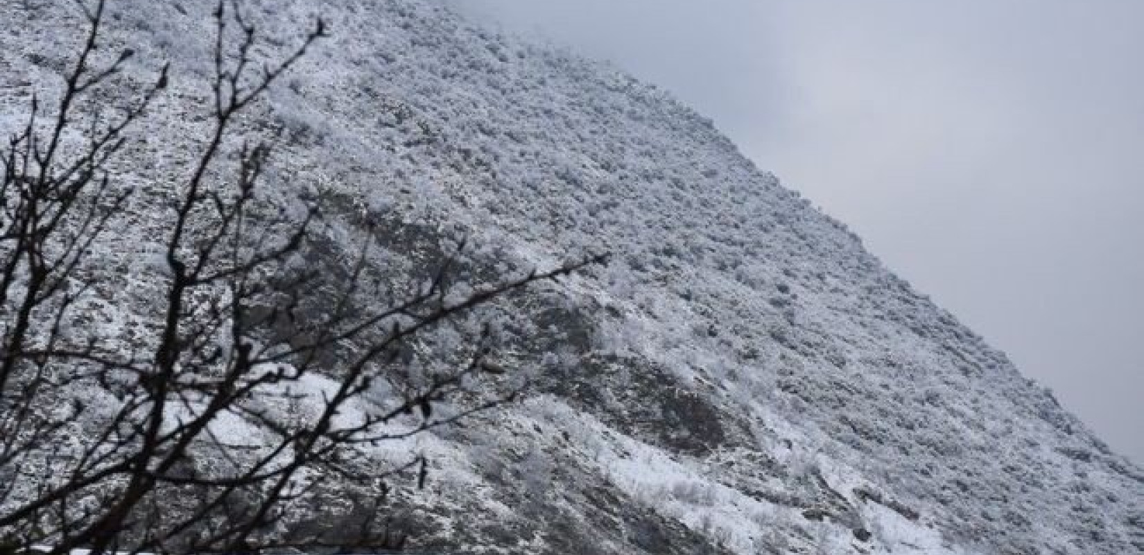 Σε λευκό κλοιό η Βόρεια Ελλάδα: Δείτε ζωντανή εικόνα από τη χιονόπτωση σε Μακεδονία, Ήπειρο, Θεσσαλία