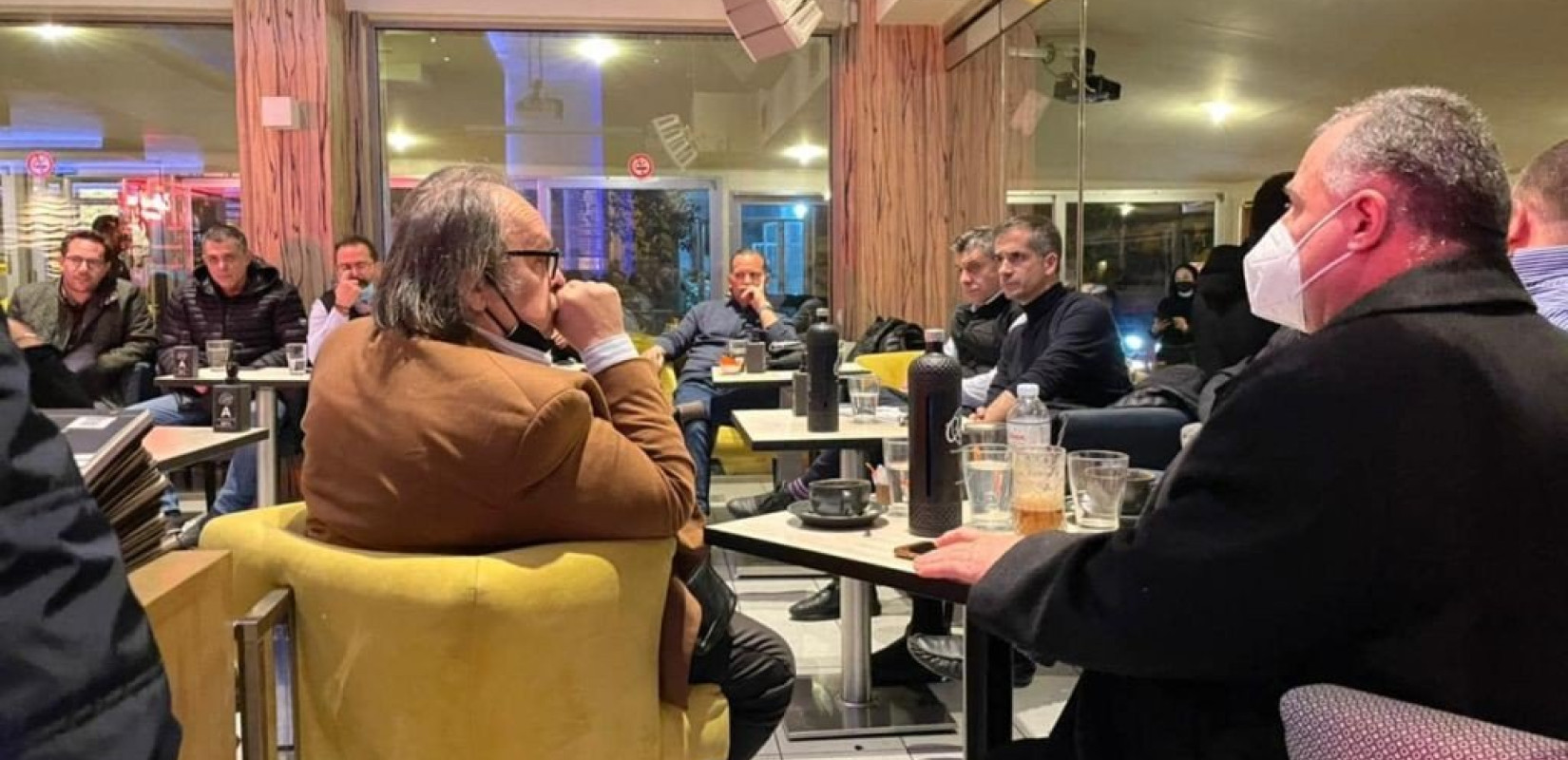 Προσήγαγαν 17 μέλη του «Ρουβίκωνα» επειδή φώναξαν συνθήματα σε ομιλία του Κ. Μπακογιάννη